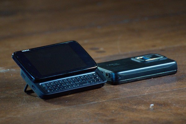 Creating a real GNU/Linux phone OS